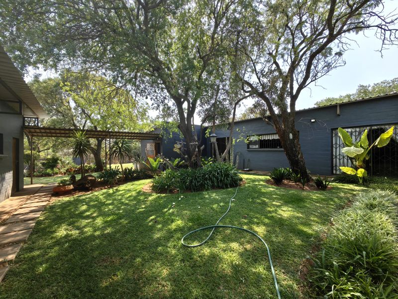 Gorgeous Weekend Getaway Home in Aviation Estate - Photo 2