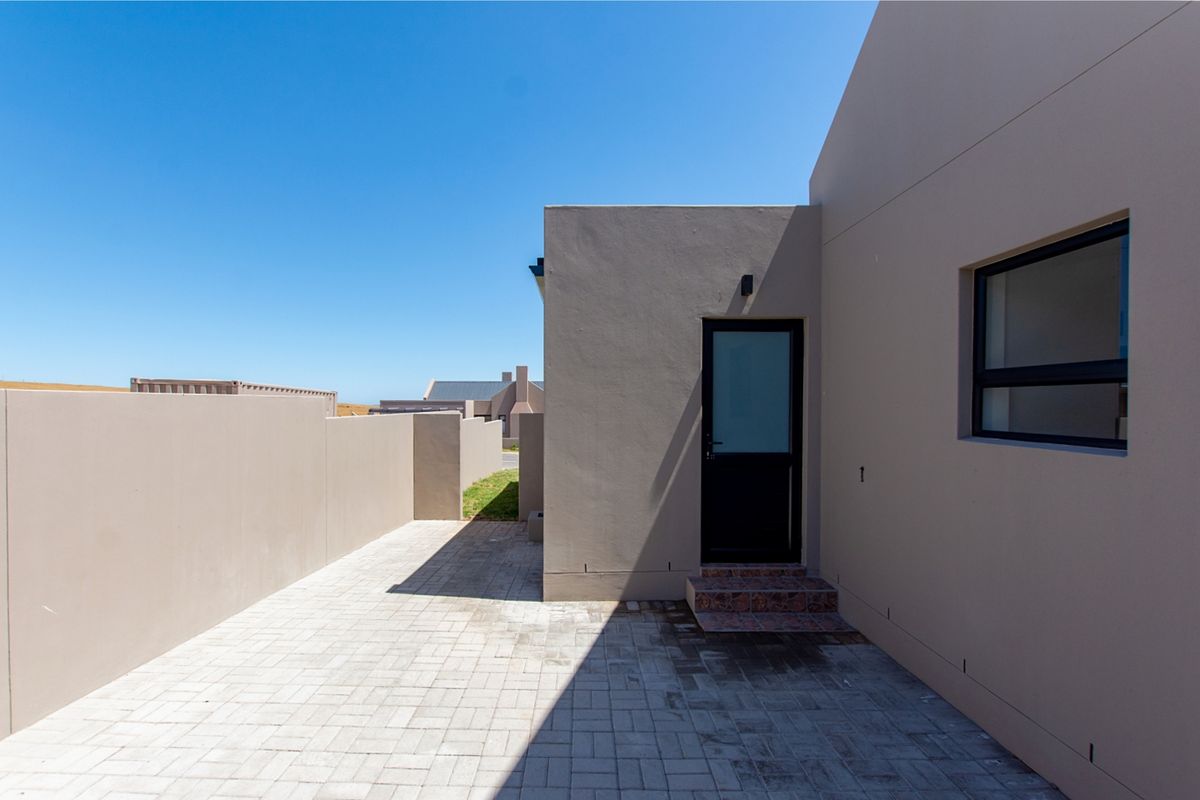 3 Bedroom House for Sale in Vredenburg - Photo 5