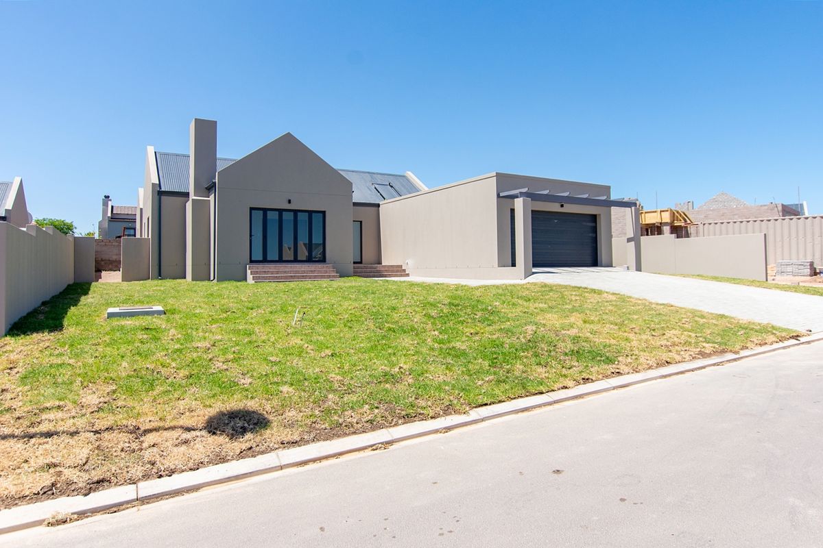 3 Bedroom House for Sale in Vredenburg - Photo 2