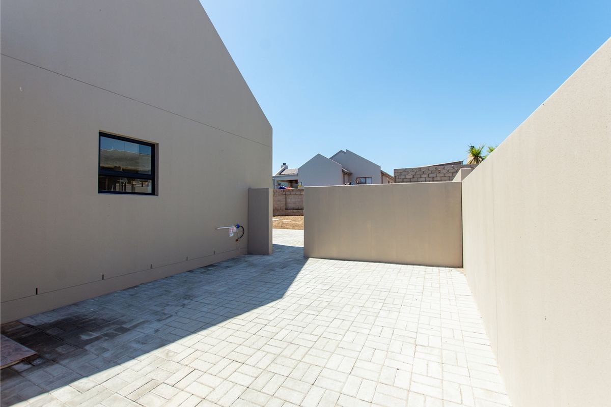 3 Bedroom House for Sale in Vredenburg - Photo 4