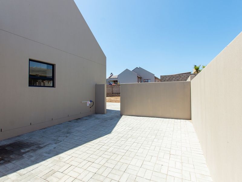 3 Bedroom House for Sale in Vredenburg - Photo 4