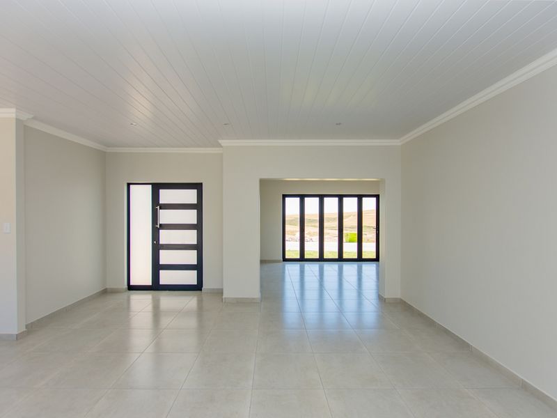 3 Bedroom House for Sale in Vredenburg - Photo 10