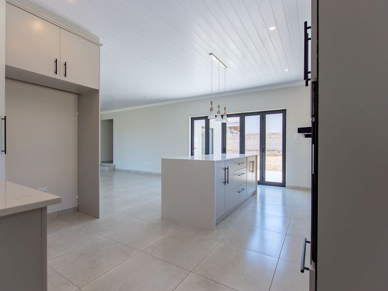 3 Bedroom House for Sale in Vredenburg - Photo 9