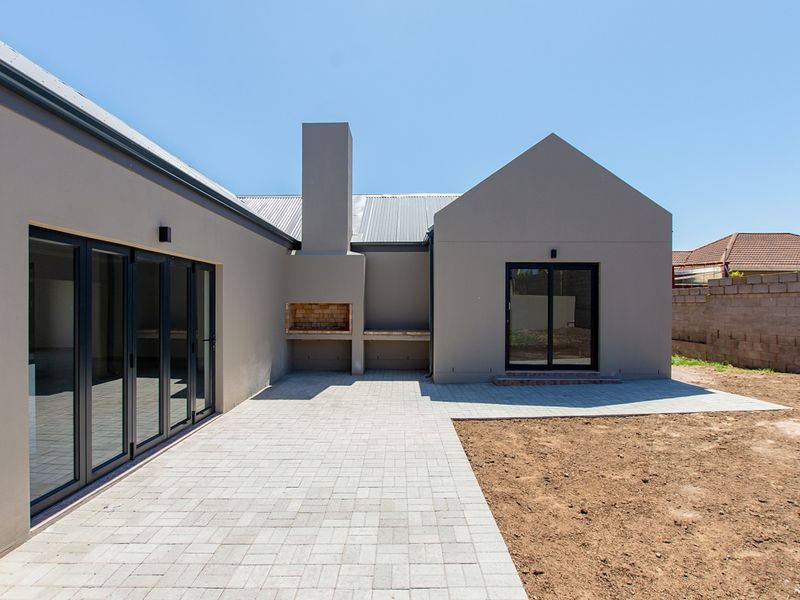 3 Bedroom House for Sale in Vredenburg - Photo 8