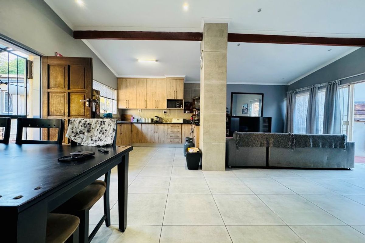 Charming 4-Bedroom Home with Separate Flatlet. - Photo 5