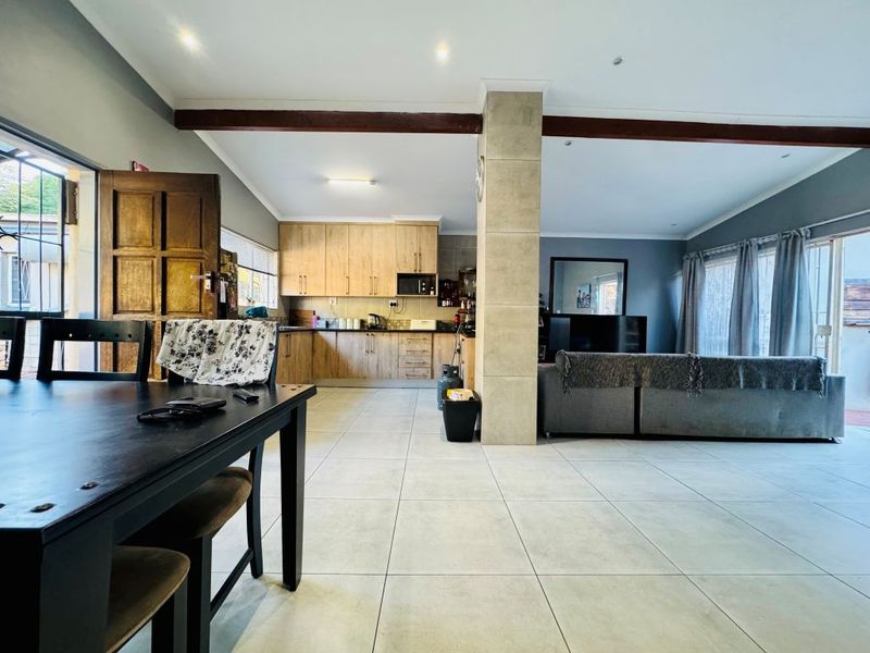 Charming 4-Bedroom Home with Separate Flatlet. - Photo 5