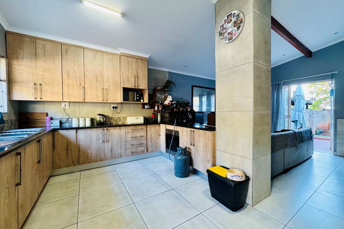 Charming 4-Bedroom Home with Separate Flatlet. - Photo 3