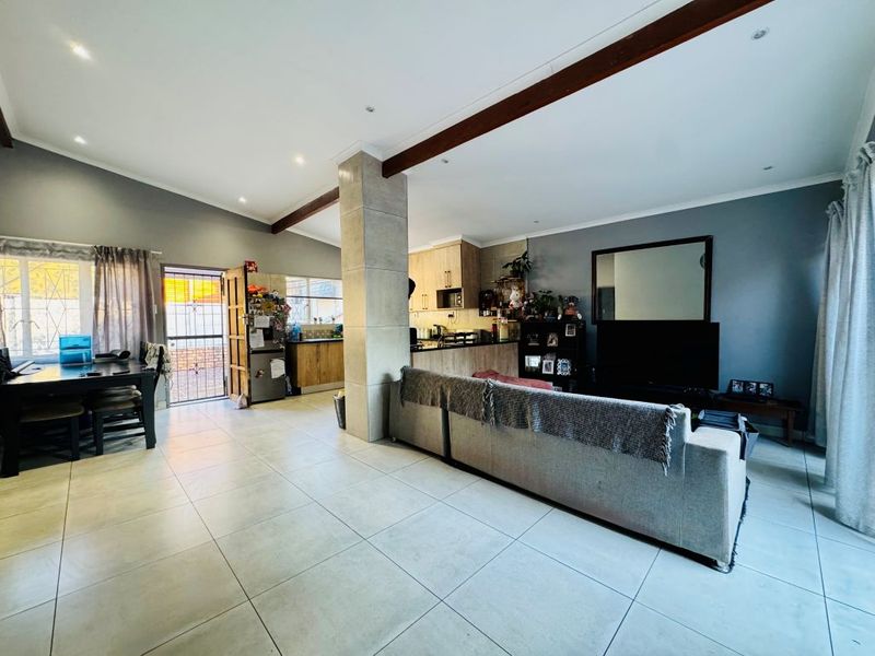 Charming 4-Bedroom Home with Separate Flatlet. - Photo 7