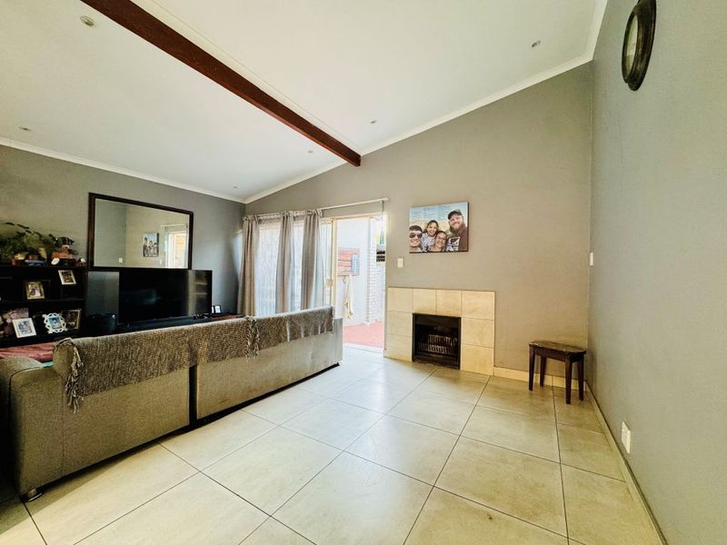 Charming 4-Bedroom Home with Separate Flatlet. - Photo 6