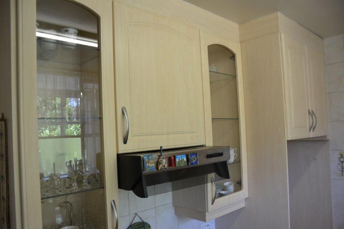 Spacious 3-Bedroom Apartment with Johannesburg Skyline Views | Better Bedfordview - Photo 2