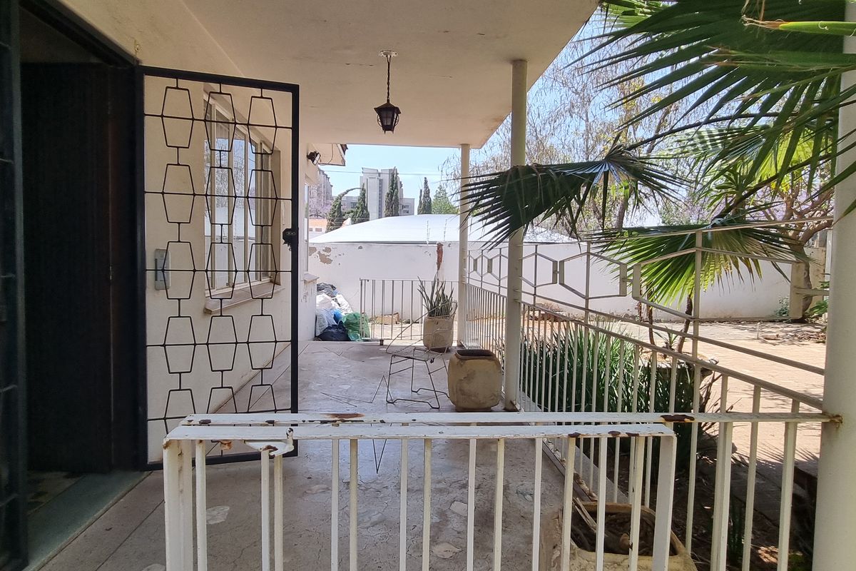 Location Location Location! - Photo 2