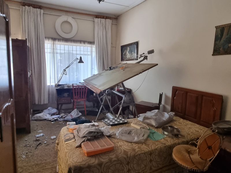 Location Location Location! - Photo 10