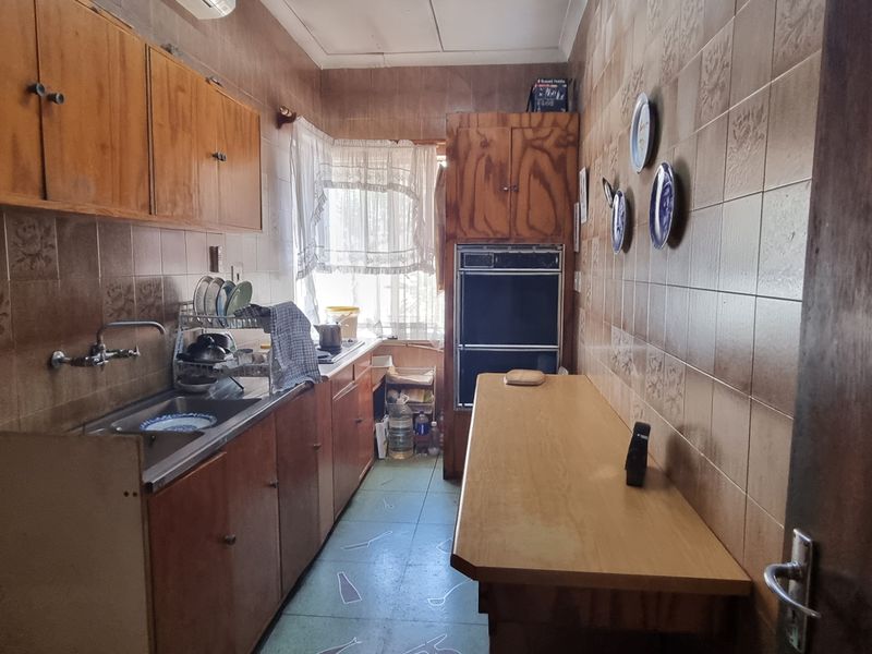 Location Location Location! - Photo 6