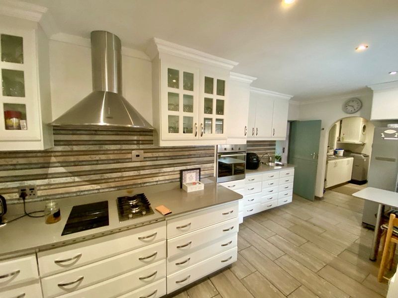 Large family home in prime location - Photo 6