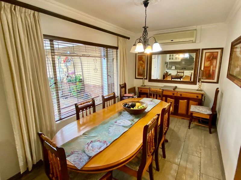 Large family home in prime location - Photo 10