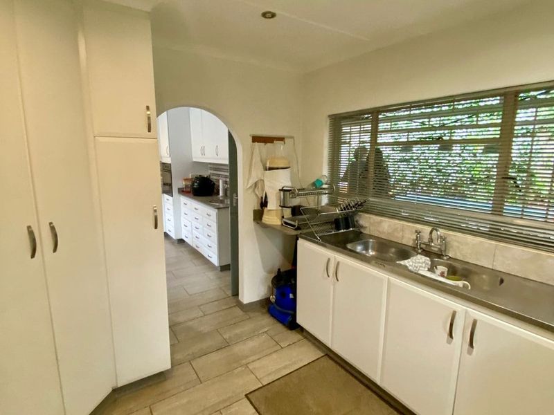 Large family home in prime location - Photo 8