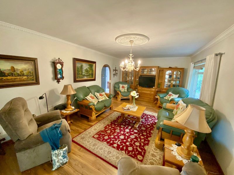 Large family home in prime location - Photo 5