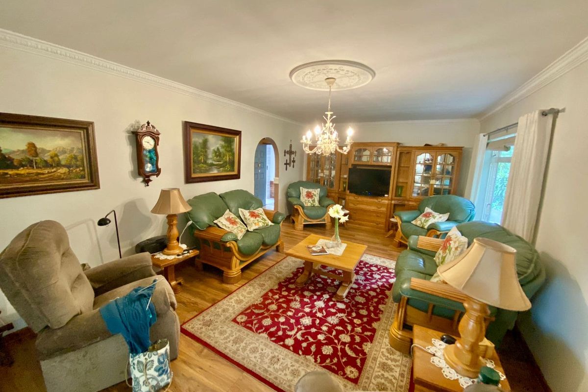 Large family home in prime location - Photo 5