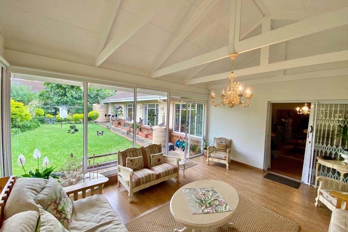 Large family home in prime location - Photo 2