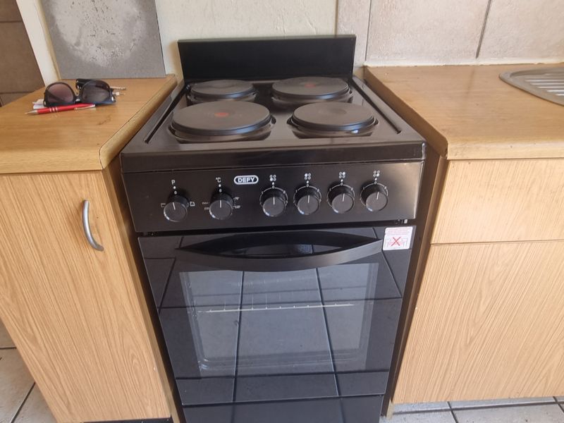 Spacious East Facing Studio unit in Fairview Village. - Photo 5