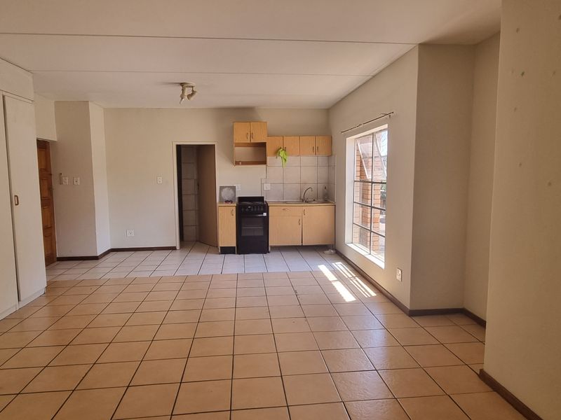 Spacious East Facing Studio unit in Fairview Village. - Photo 6