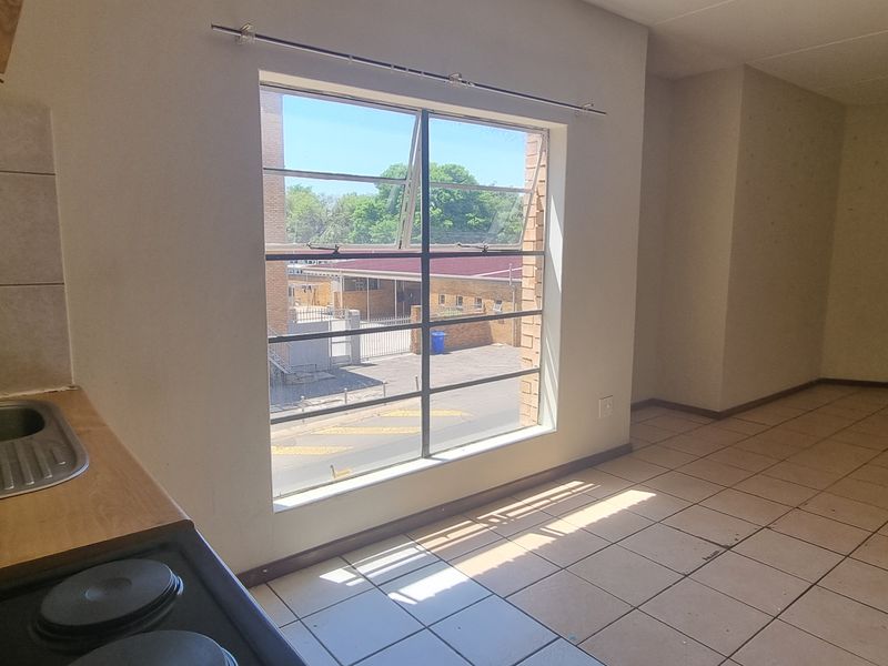 Spacious East Facing Studio unit in Fairview Village. - Photo 7