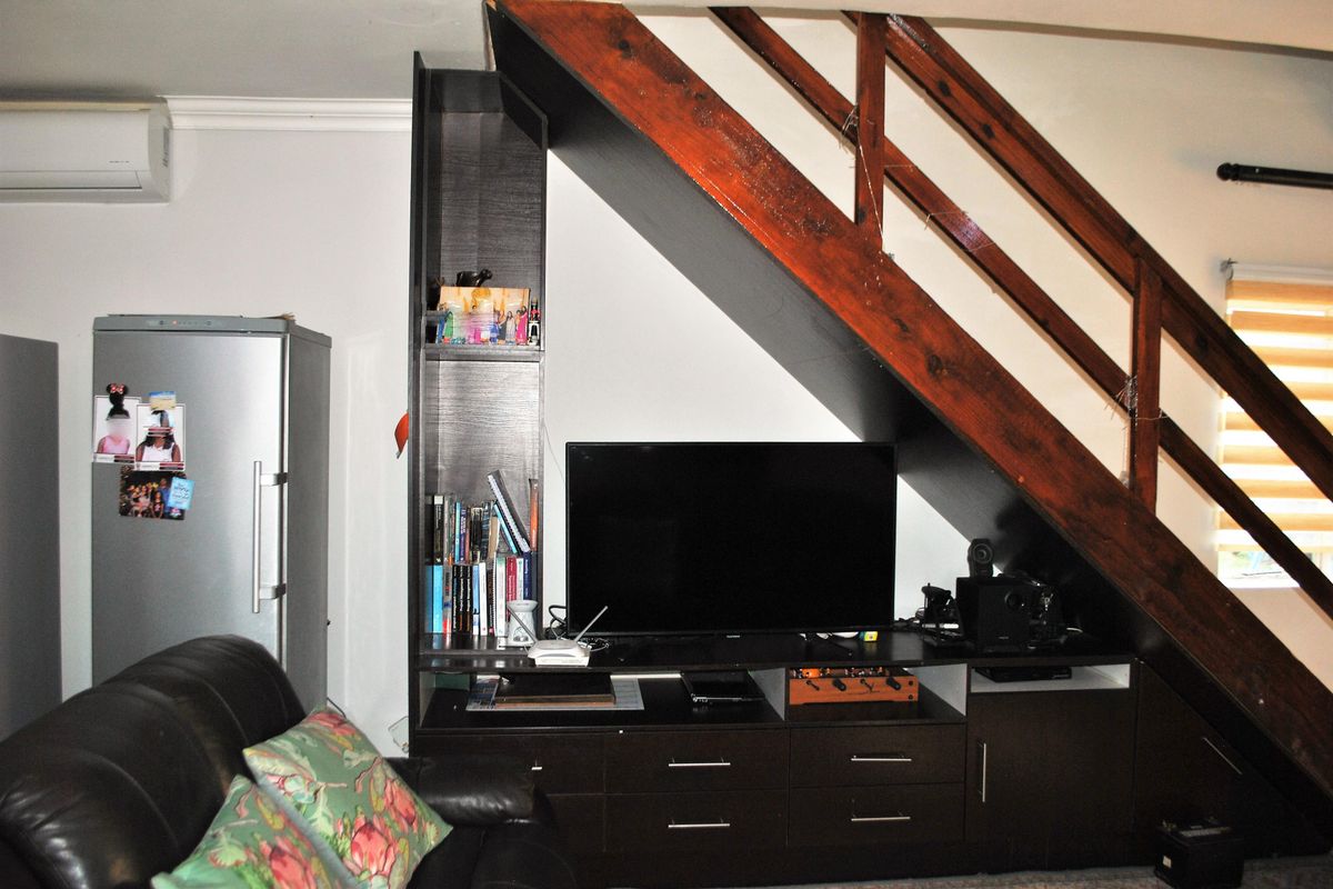 A Lovely 5-bedroom family home for sale in the heart of Halfway Gardens - Photo 4