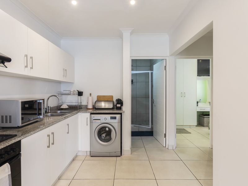 Contemporary convenience - Photo 8