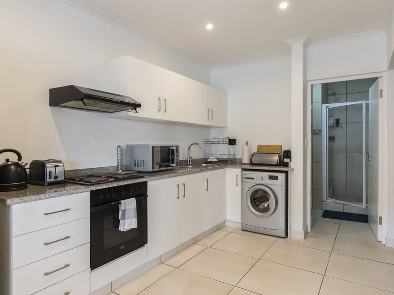 Contemporary convenience - Photo 7