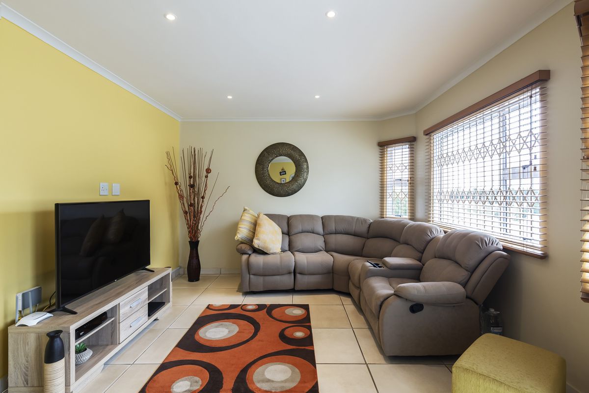 Contemporary convenience - Photo 3