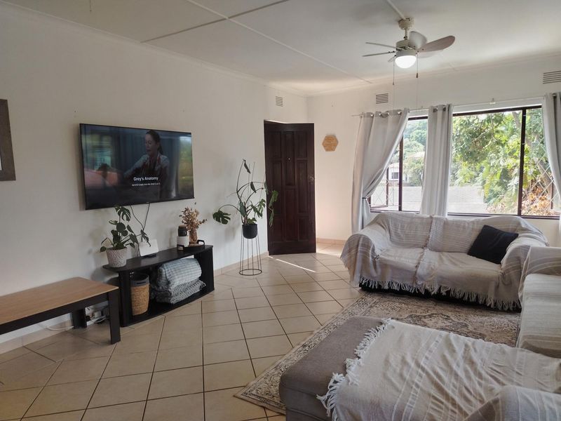 Beautiful Pet-Friendly Townhouse in Uvongo! - Photo 4