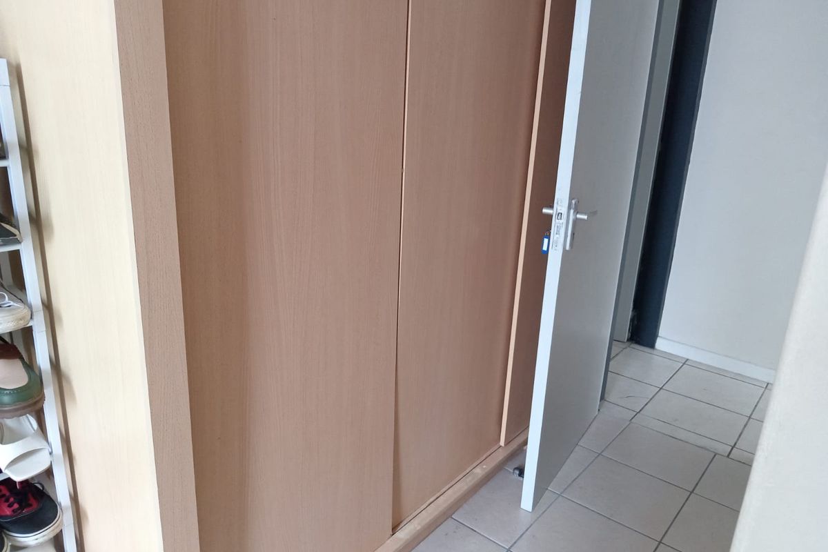 Humewood:  Modern 2 bed roomed sea facing apartment - Photo 4