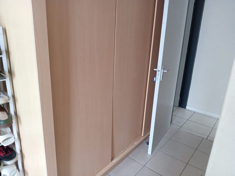 Humewood:  Modern 2 bed roomed sea facing apartment - Photo 4