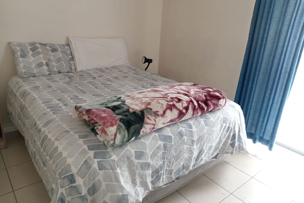 Humewood:  Modern 2 bed roomed sea facing apartment - Photo 5