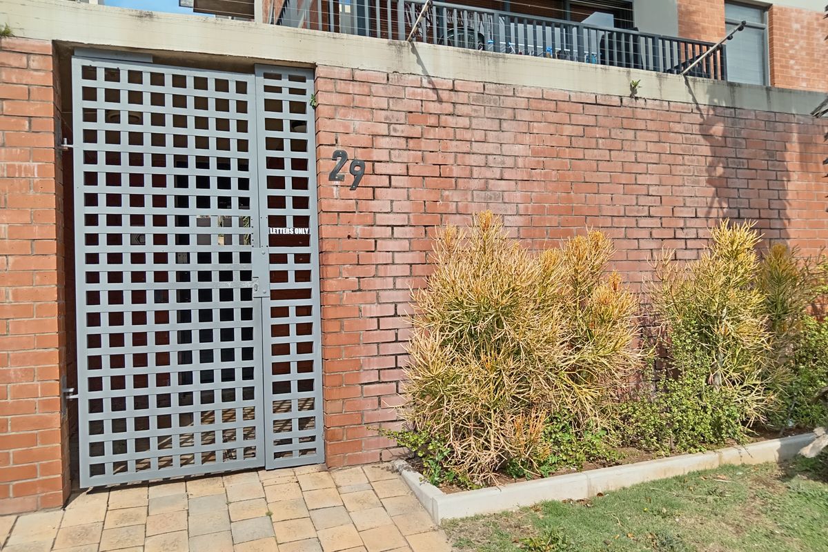 Humewood:  Modern 2 bed roomed sea facing apartment - Photo 2