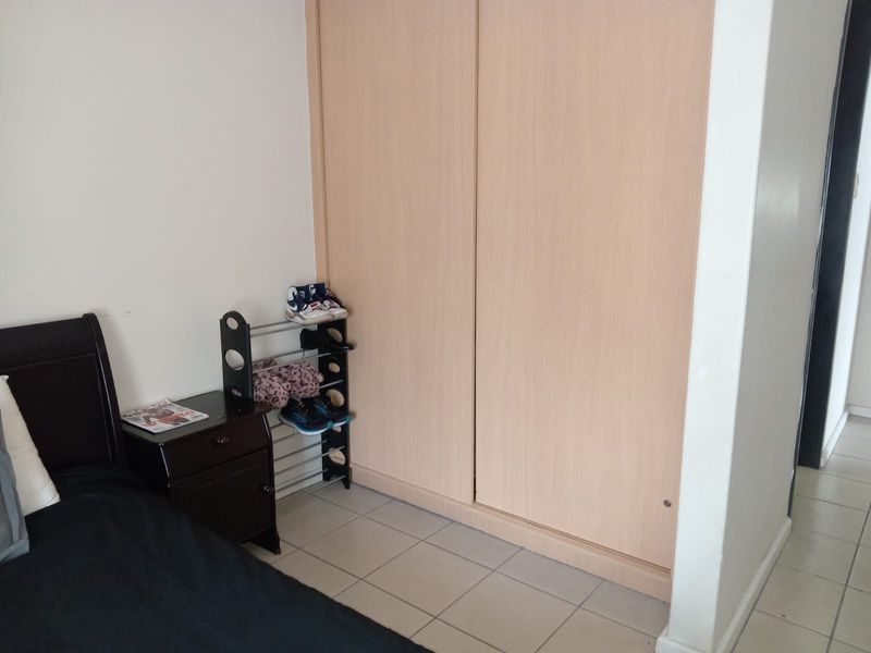 Humewood:  Modern 2 bed roomed sea facing apartment - Photo 9