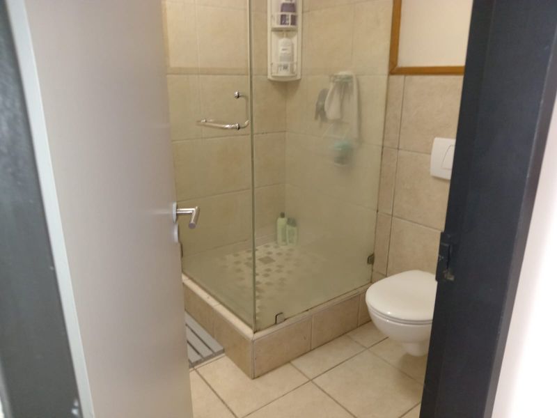 Humewood:  Modern 2 bed roomed sea facing apartment - Photo 8