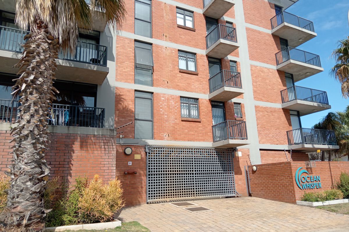 Humewood:  Modern 2 bed roomed sea facing apartment - Photo 3