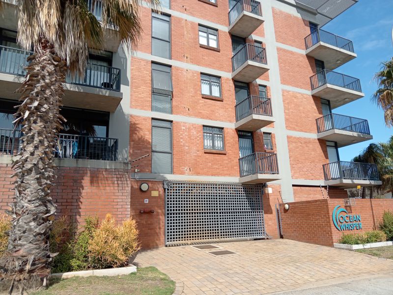 Humewood:  Modern 2 bed roomed sea facing apartment - Photo 3