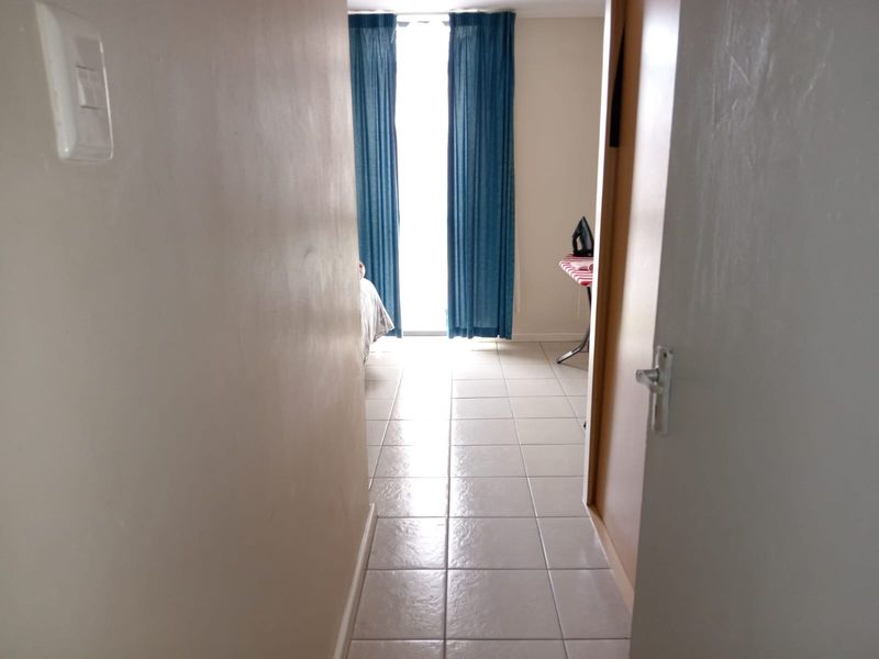 Humewood:  Modern 2 bed roomed sea facing apartment - Photo 6