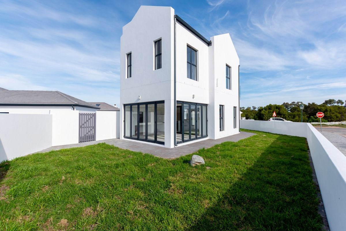 Shelley Point -  Perfect Family Home or Investment Opportunity - Photo 3