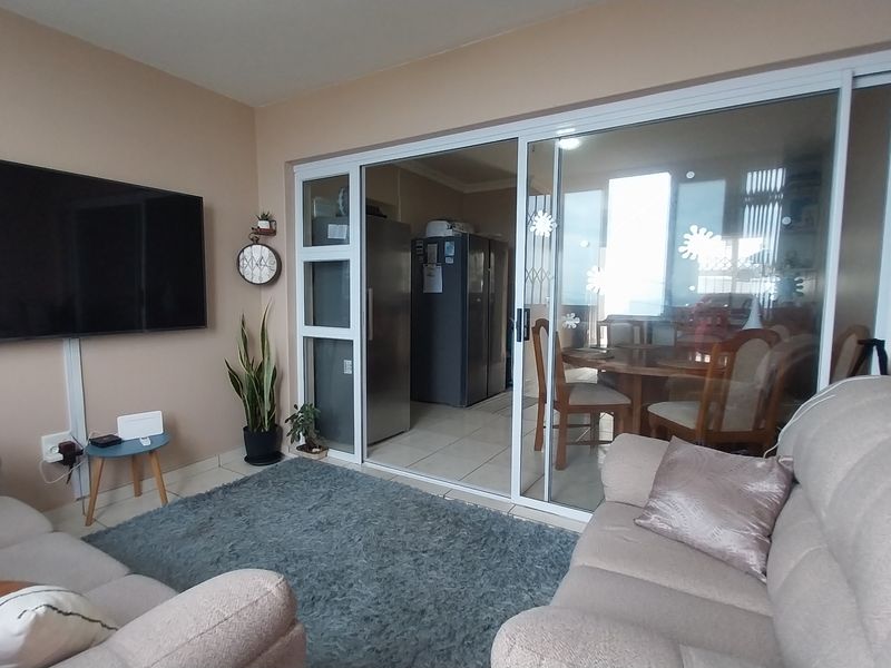 Modern 2-Bedroom Ground Floor Unit with Stunning Sea Views – Steps from Lucien Beach - Photo 3