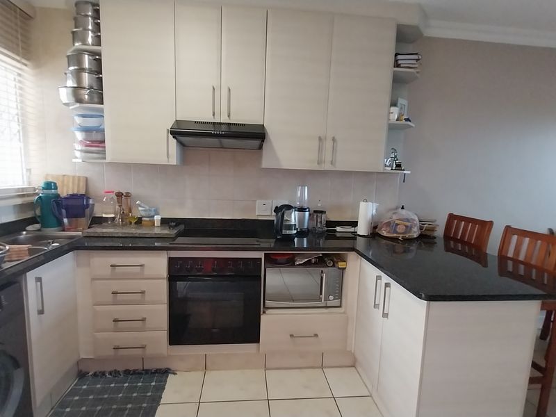 Modern 2-Bedroom Ground Floor Unit with Stunning Sea Views – Steps from Lucien Beach - Photo 5