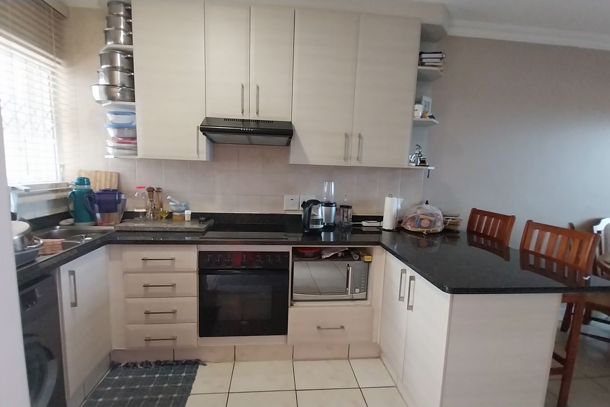 Modern 2-Bedroom Ground Floor Unit with Stunning Sea Views – Steps from Lucien Beach - Photo 5