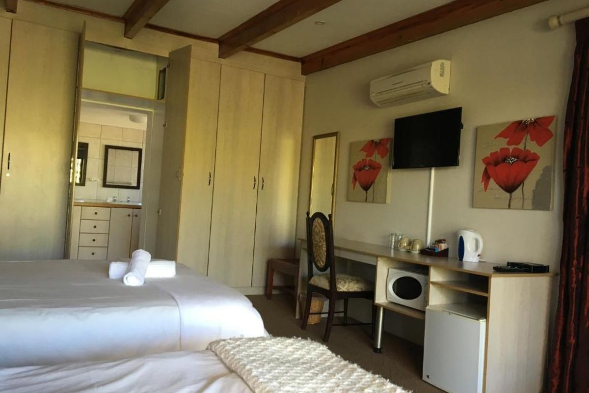 (bedroom house in an upmarket area - Photo 5