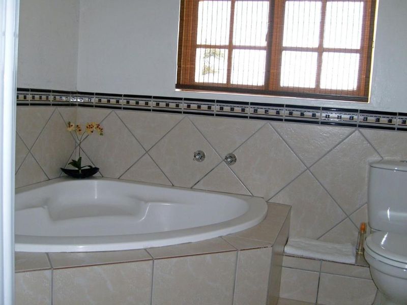 (bedroom house in an upmarket area - Photo 10