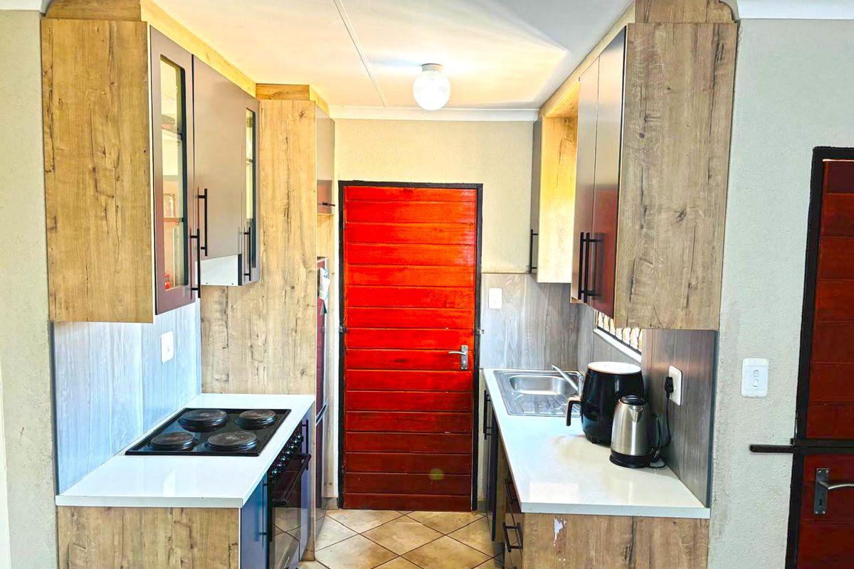 Modern Comfort Meets Suburban Serenity – Your Dream 3-Bedroom Home in Wilfordon Awaits! - Photo 3