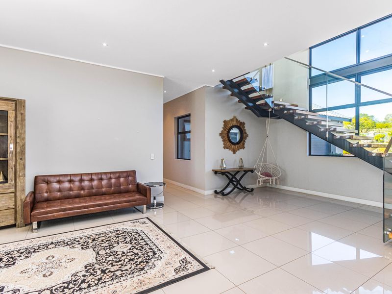5-bedroom modern house for sale in the sought-after Blue Hills Equestrian - Photo 8