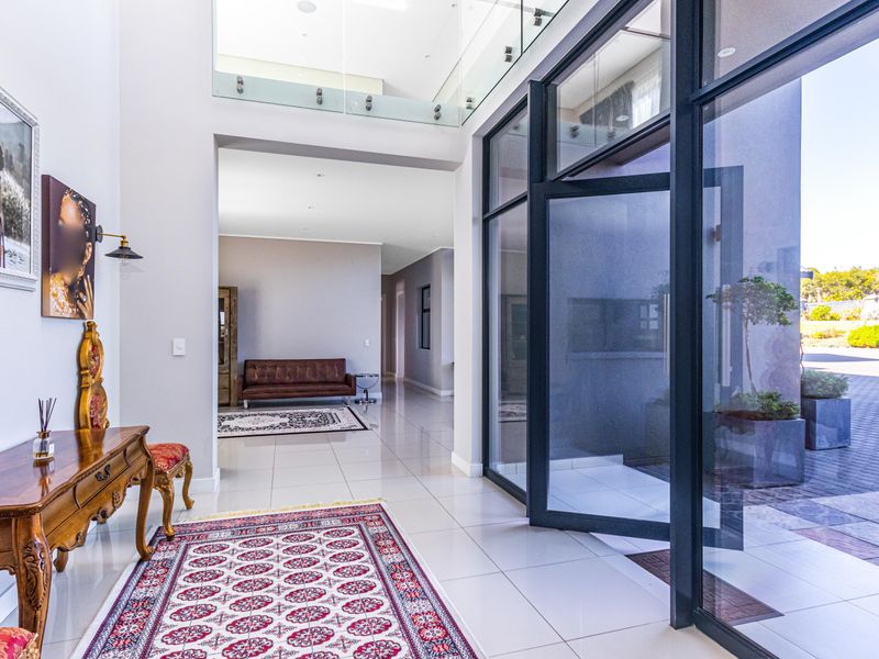 5-bedroom modern house for sale in the sought-after Blue Hills Equestrian - Photo 4