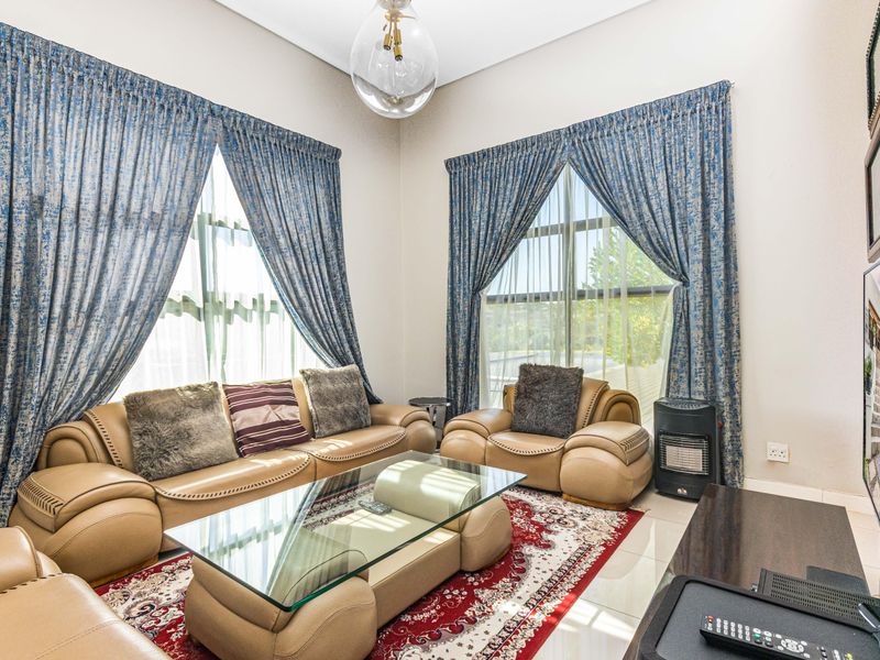 5-bedroom modern house for sale in the sought-after Blue Hills Equestrian - Photo 10